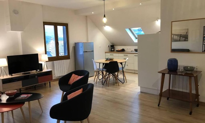 Annecy Apartamento | LE COTEAU - centre ville, jardin & parking!