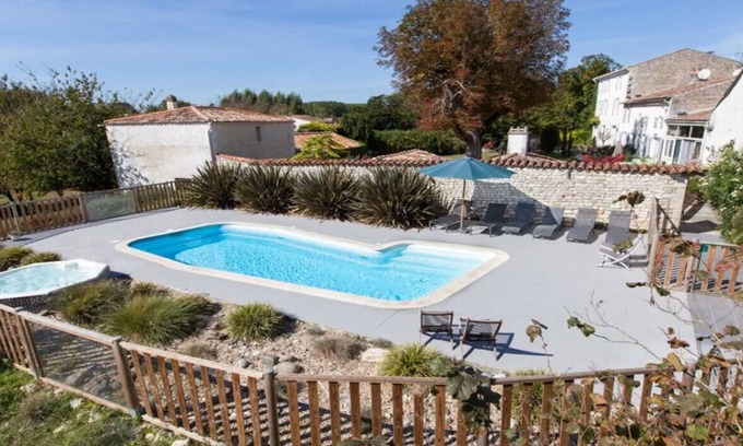 Saint-Romain-de-Benet Casa | Le cottage - family gîte for 9 between countryside and ocean