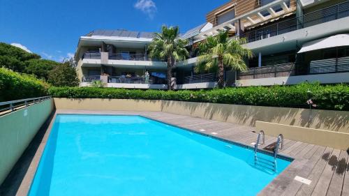 Villeneuve Loubet Beach Apartamento | Le Familial, Piscine Plage et Garage