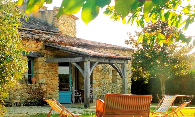 Saint-Amand-de-Coly Casa | Le Figuier es una maravillosa casa de vacaciones en Dordoña con piscina privada