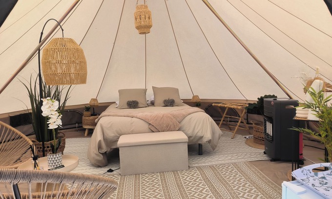 Lapalisse Casa | Le grand chêne" lodge tent with private Jacuzzi