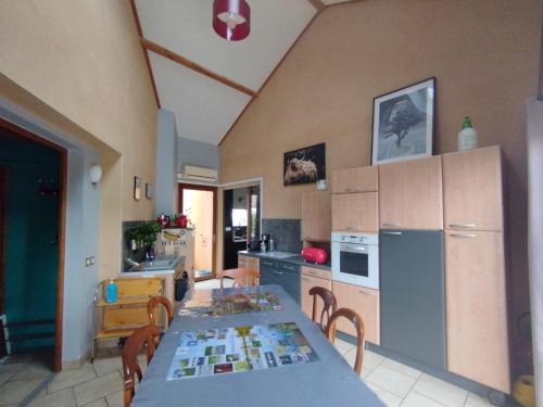 Ambronay Cama Y Desayuno | Le Grand Noyer