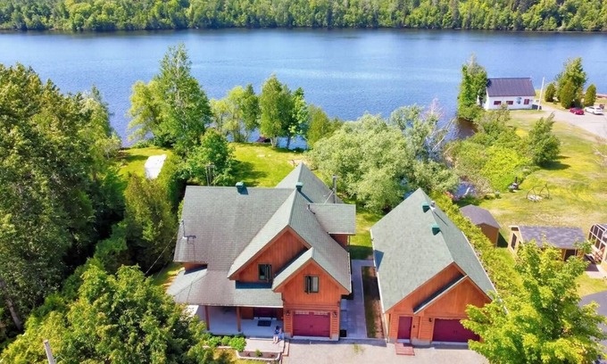 Mauricie Chalet De Esquí | Le Grandes-Piles, navigable river, spa, and ski