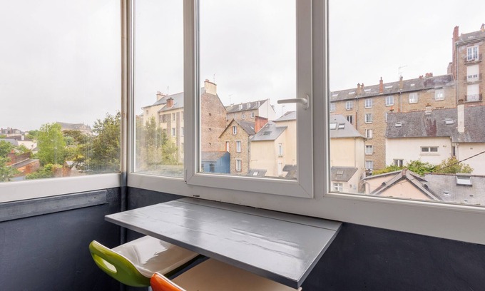 Dinan - Saint-Malo Apartamento | Le Graverend-Apartamento-Baño con ducha-Vista al patio