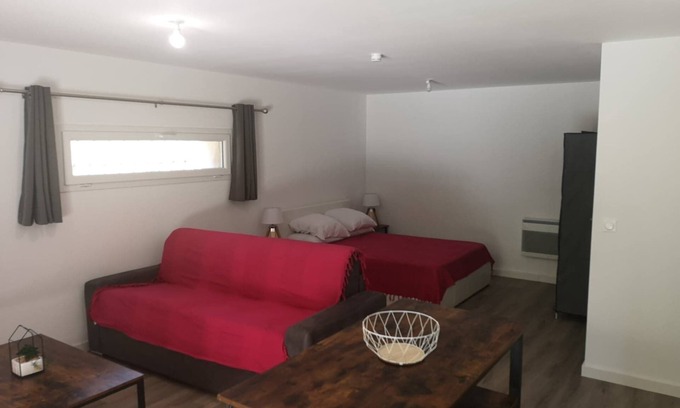 Saint-Mitre-les-Remparts Apartamento | Le Grenadier Studio bas de villa