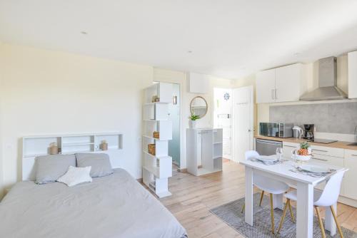 Bernieres-sur-Mer Apartamento | Le Haut de la Roseraie - Studio avec vue mer