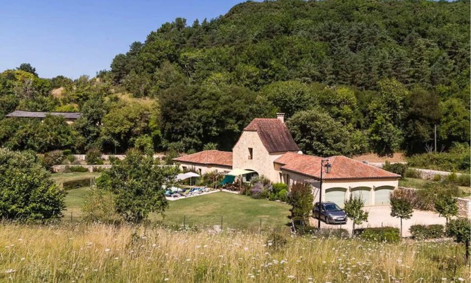 Bezenac Villa | Le Hibou Heureux - Hermosa villa para 8 con piscina privada y barbacoa