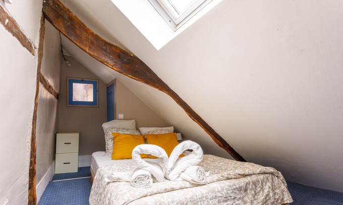 Dinan - Saint-Malo Apartamento | Le Jacobin 4-Apartamento-Baño con ducha-Vista al patio