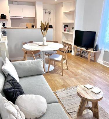 Chinon Apartamento | Le Jeanne, appartement en duplex proche forteresse et centre ville