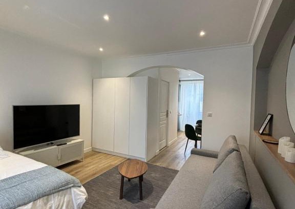 Les Gondoles Apartamento | Le Joli Appartement - Parking Gratuit, Wifi, RER C Choisy-le-Roi