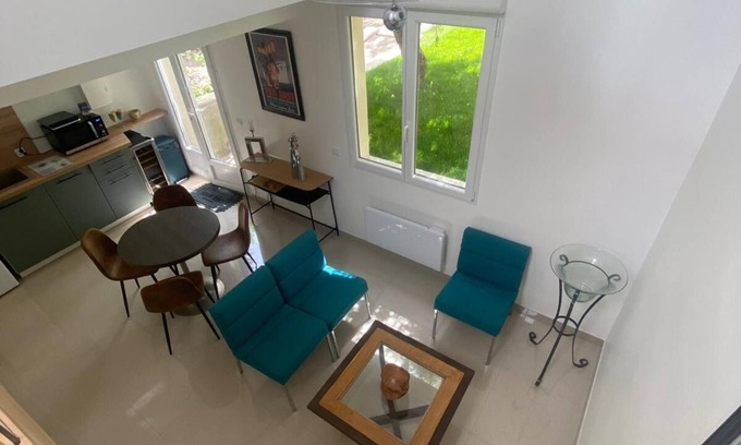 Yerres Casa | Le Laurier Blanc is 10 minutes from Parc Caillebotte, with its terrace for aperitifs.