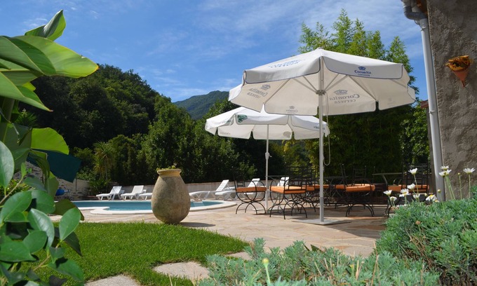 Laroque-des-Alberes Apartamento | LE LOFT - 6-person apartment, air-conditioned, shared pool, Wifi