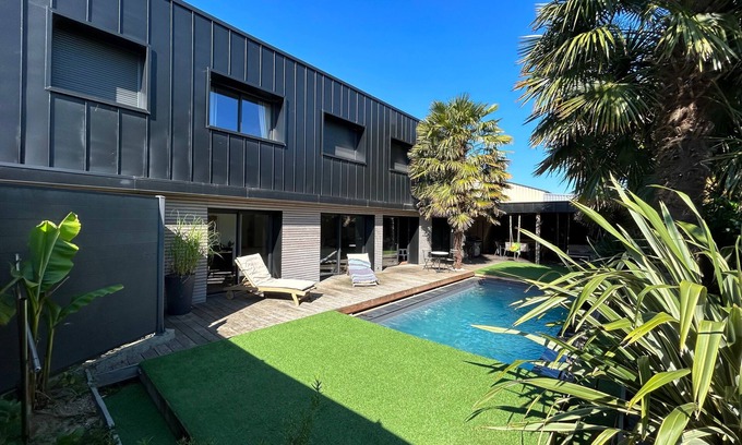 Pace Casa | Le Loft Black & Wood - Piscine privé et grande terrasse à 20 min de Rennes