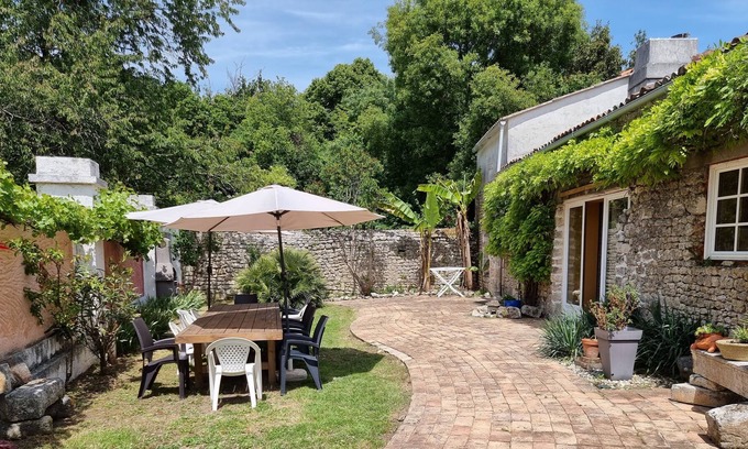 Saint-Just-Luzac Casa | Le Logis 5 bedroom house