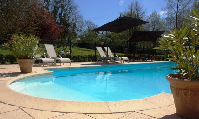 Brion Cama Y Desayuno | Le Logis du Pressoir Chambre d'Hotes Bed & Breakfast in beautiful 18th Century Estate in the heart of the Loire Valley with heated pool and extensive grounds
