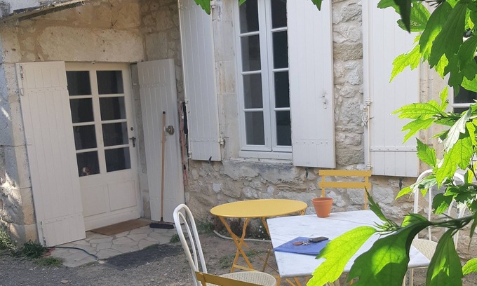 Velines Casa | le Mûrier, Maison en Coeur de Village Classé en Dordogne