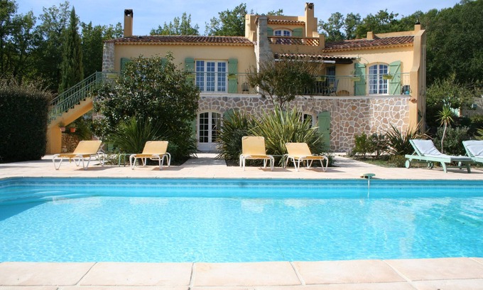 Trans-en-Provence Cama Y Desayuno | Le Mas des Tarentes between vineyards and forests