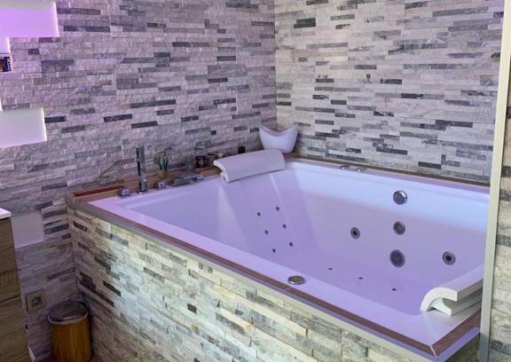 Le Cendre Apartamento | Le Menhir Jacuzzi Lit 200x200