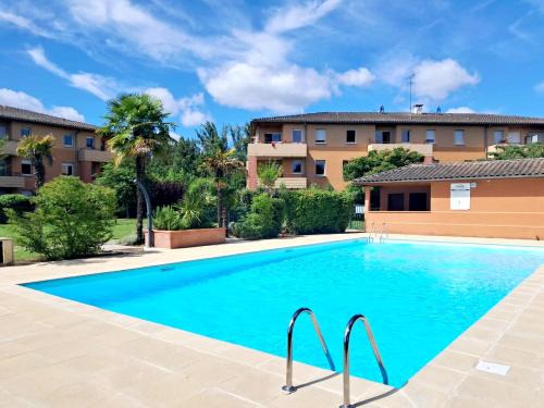 Montauban Apartamento | Le Montauriol - Logement avec terrasse - Piscine -Tennis - Place de parking privée