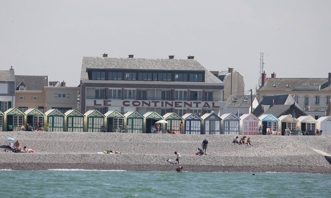 Cayeux-sur-Mer Apartamento | Apartamento Le Morillon frente al mar con balcón terraza.