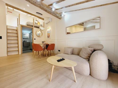 Antibes Old Town Apartamento | Le Nid de Revennes - séjour cosy dans la vieille ville d'Antibes
