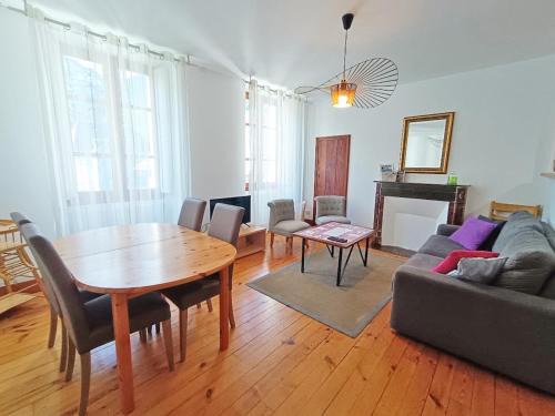 Bagneres-de-Luchon Apartamento | Le petit cerf, T3, wifi, cave
