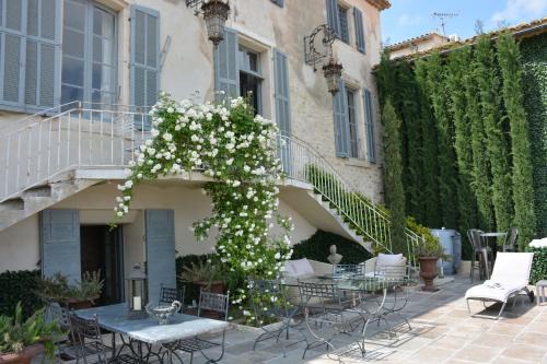 Chateauneuf-de-Gadagne Cama Y Desayuno | Le Petit Chateau