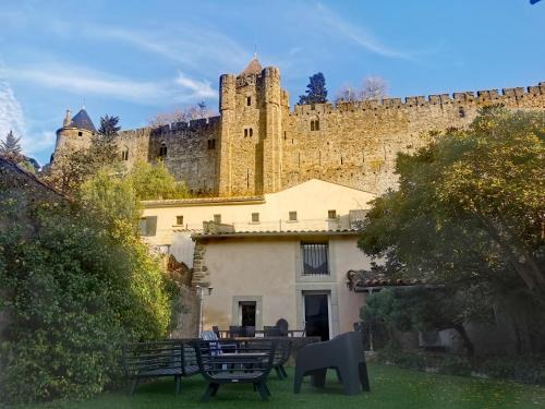 Carcassonne Casa | Le Petit Chai niché sous la Cité,