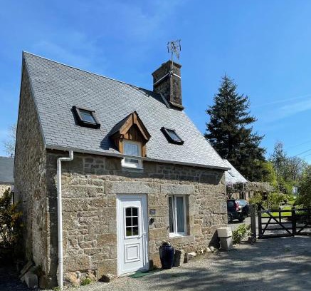 Saint-Michel-de-Montjoie Casa | Le Petit Fleur - the little flower, cosy cottage