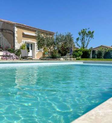 Maillane Apartamento | Le Petit Valexiane Piscine & Jardin