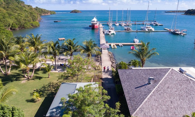 Calvigny Cabaña | Le Phare Bleu Marina Resort