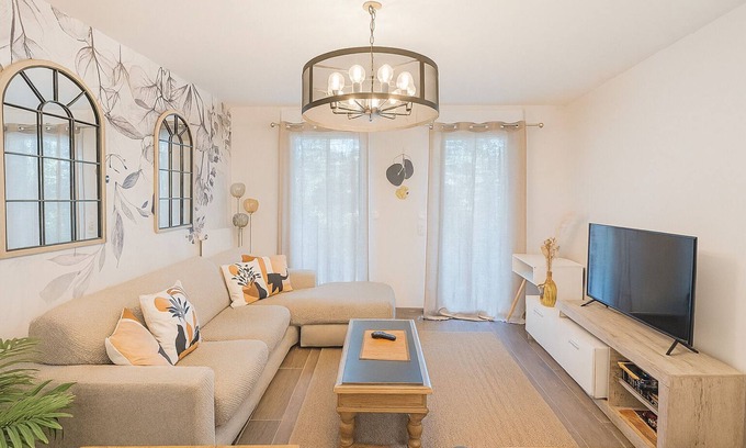 Le Plessis-Robinson Apartamento | Le Plessis-Capitale: Apartment and private garden