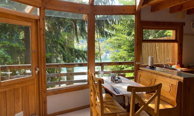 Puerto Manzano Cabina | Le Pommier 3 | Cabañas frente al Lago y con Pileta Climatizada