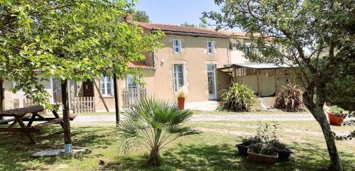 Chambretaud Casa | LE PUY DU FOU A 5 KM GITE 4 PERSONNES