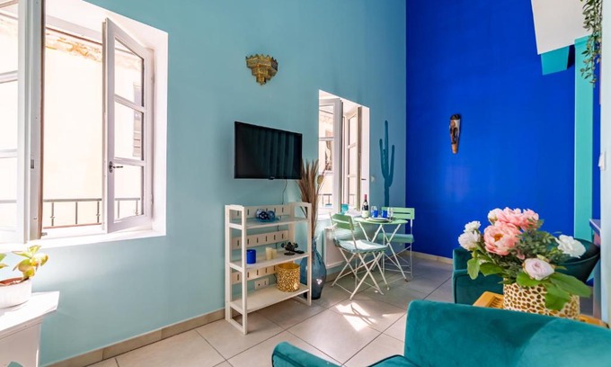 Nimes City Centre Apartamento | Le Rêve Bleu Majorelle - Duplex sur les toits - Une Nuit à Nîmes