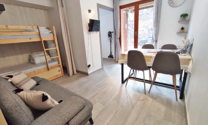 Bagneres-de-Luchon Apartamento | Le reflet des montagnes, studio, centre Luchon, 4 personnes