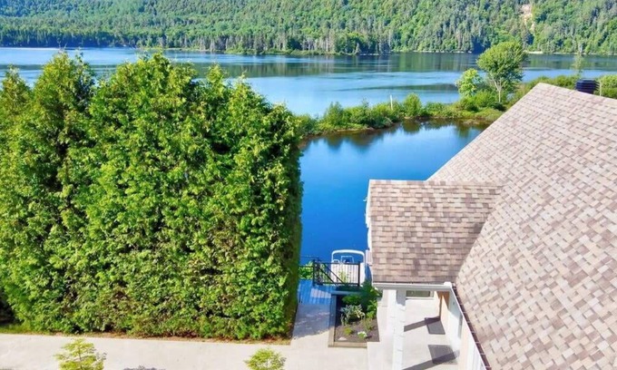 Mauricie Chalet De Esquí | Le Repère, navigable river, spa, and ski