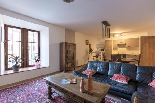 Selestat Apartamento | LE RHENANUS Jacques Taurellus - appartement duplex au calme - centre ville - parking gratuit