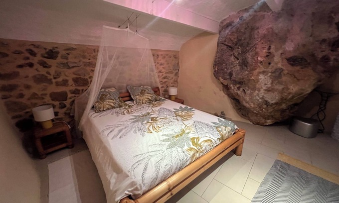 Fayence Apartamento | Le Rocher Fayence atypical apartment in the ramparts