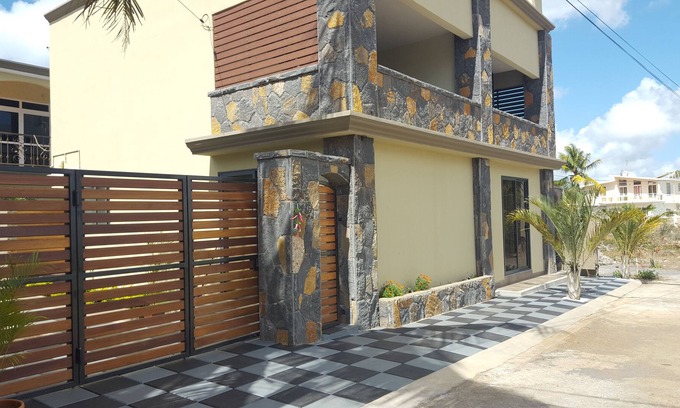 Camp Bestel Villa | Le Rocher Villa, villa nueva con piscina privada