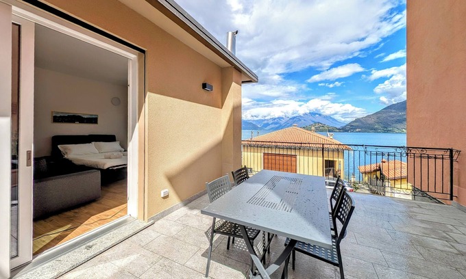 Naggio Apartamento | Le Rondini D Apartment: lake view, terrace, Wi-Fi, AC and garage!