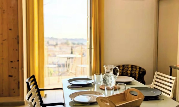 Beaumes-de-Venise Apartamento | En el antiguo apartamento del pueblo ampliamente abierto en el paisaje provenzal