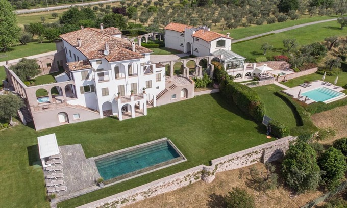 Pulciano Villa | Villas en Le Selve Lake View