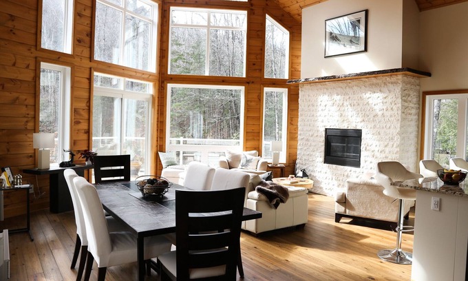 Les Collines-de-l'Outaouais Regional County Municipality Chalet De Esquí | Le Stonybreck: Modern Wakefield/Edelweiss Chalet Getaway