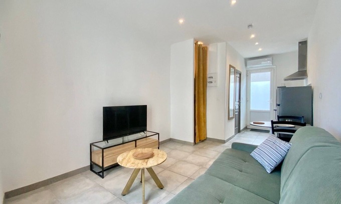 Faubourg Apartamento | Le Sully, City Center Studio with A/C