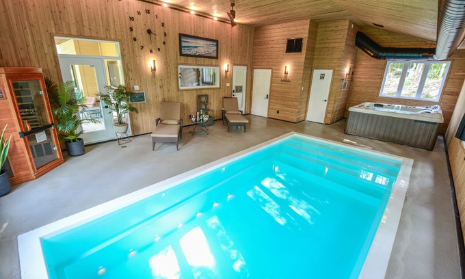 Sainte-Ann-des-Lacs Chalet De Esquí | Le SUMMUM St-Sauveur Luxe ++ PISCINE INTÉRIEUR / luxury cottage indoor pool-spa