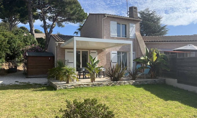 Giens Villa | Le Verger-Villa-Villa-Baño en la habitacion-Vista al Jardín