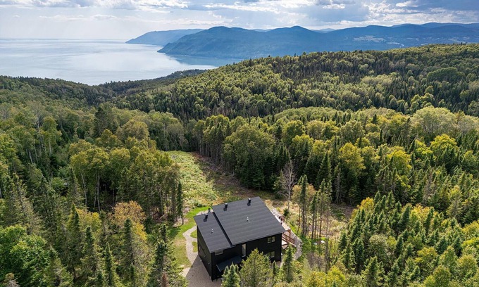Baie-St-Paul Cabaña | Le Versant Sud 7 - River Views, Spa, BBQ, Serenity