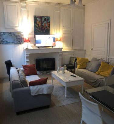 Aurillac Apartamento | Le Victor HUGO 1G et sa pizza offerte