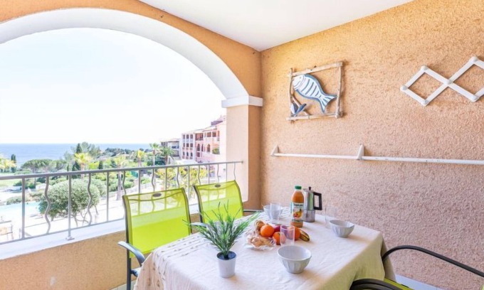 Cap Esterel Apartamento | Le Village (E1 214) by Interhome